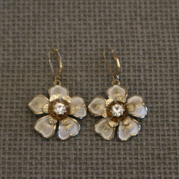 SALE! 🔥 White Golden Flower Dangle Earrings